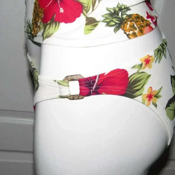 LIQUID BLUE Floral Halter Bikini Set (Size M top & L bottom) - Picture 4 of 7